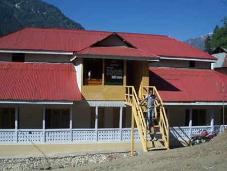 thmb3746Zoom guest house sharda 3.jpg